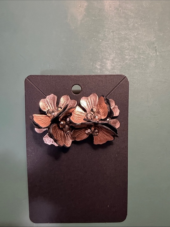 Stella & Dot Jewelry - Stella & Dot Rose Gold Floral Cluster Earrings